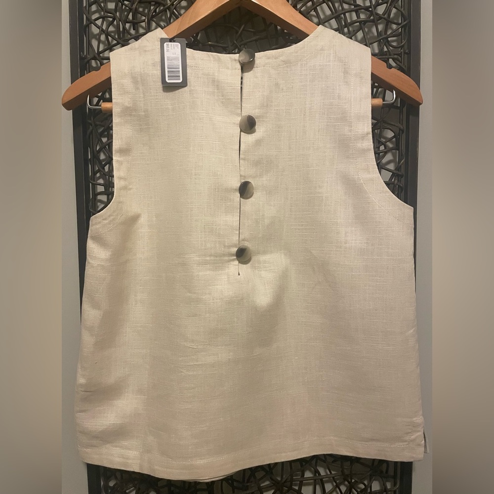 NWT - Linen button back sleeveless top - Size small